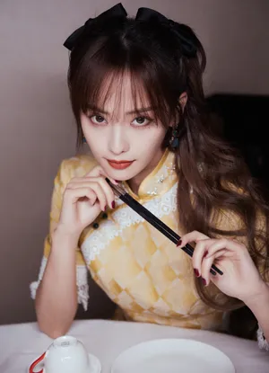 张嘉倪旗袍双马尾优雅写真图片
