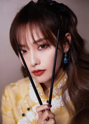 张嘉倪旗袍双马尾优雅写真图片_5