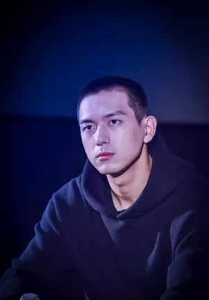 李现寸头冷峻陈立农笑容明媚帅照图片_3