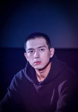 李现寸头冷峻陈立农笑容明媚帅照图片_4