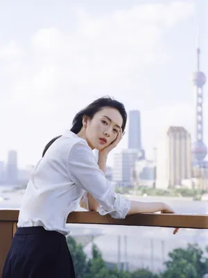 童瑶白衬衫简约写真图片