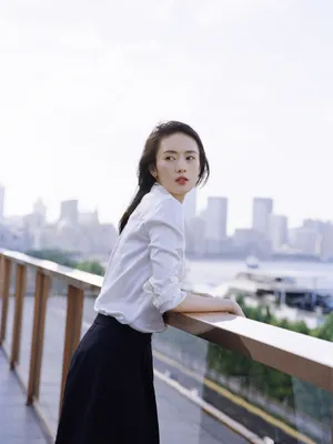 童瑶白衬衫简约写真图片_2