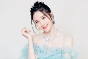 唐艺昕绿色纱裙优雅灵动写真图片