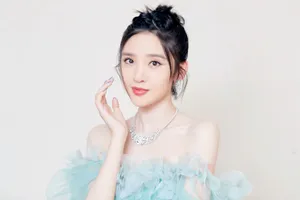 唐艺昕绿色纱裙优雅灵动写真图片_4