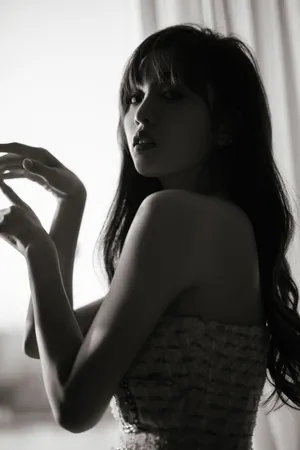 吴宣仪淡蓝格纹裙温柔可人写真图片_5