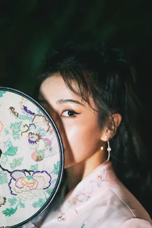 白鹿粉色旗袍装魅力性感写真图片