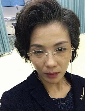 刘涛黑色外套老年妆尝试图片_3