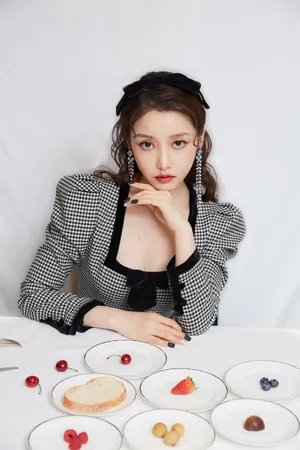 姜贞羽复古公主裙性感写真图片_4