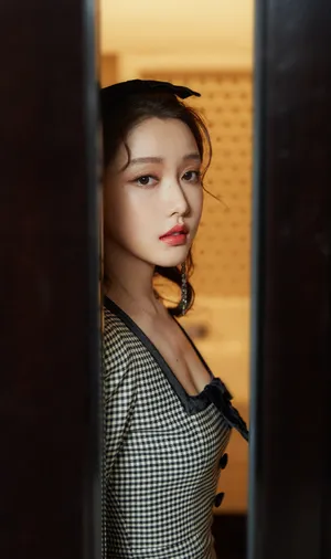 姜贞羽复古公主裙性感写真图片_6