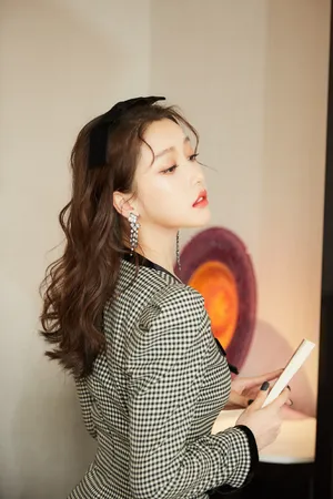 姜贞羽复古公主裙性感写真图片_8
