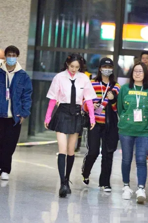杨幂学院风造型甜美可人美照图片_4