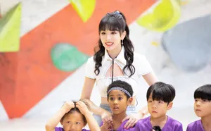 孔雪儿镂空上衣甜美可爱美照图片_4