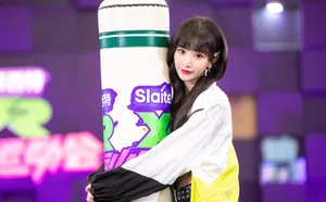 孔雪儿镂空上衣甜美可爱美照图片_5
