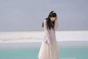 陈瑶毛衣白裙优雅甜美写真图片_6