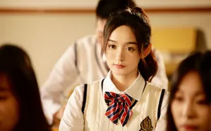 何泓姗青春校园风写真图片_1