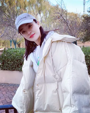 袁姗姗羽绒服温暖私服照图片_1