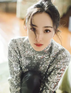杨幂灰色亮片装时尚写真图片_4