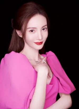 金晨红色开叉裙性感写真图片