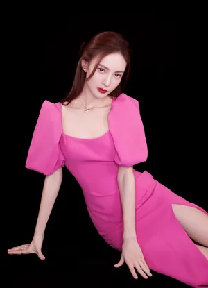 金晨红色开叉裙性感写真图片_4