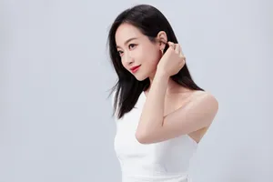 宋茜黑色薄纱上衣神秘优雅写真图片_6