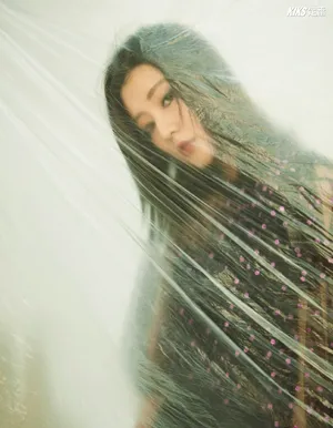 乔欣烟熏妆魅力写真大片_2