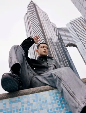 李现寸头造型潮酷帅气图片写真_6