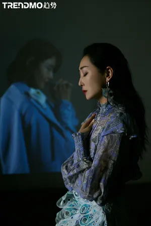 杜若溪性感摩登长裙写真图片_17