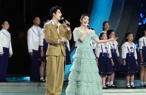 唐艺昕薄荷绿蛋糕裙甜美靓丽美照图片