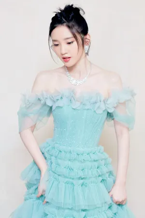 唐艺昕薄荷绿蛋糕裙甜美靓丽美照图片_2