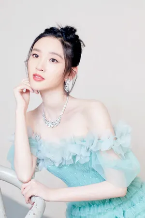 唐艺昕薄荷绿蛋糕裙甜美靓丽美照图片_3