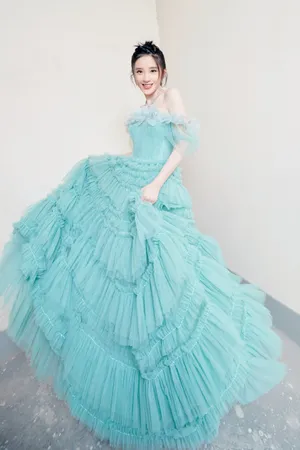 唐艺昕薄荷绿蛋糕裙甜美靓丽美照图片_4