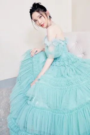 唐艺昕薄荷绿蛋糕裙甜美靓丽美照图片_10
