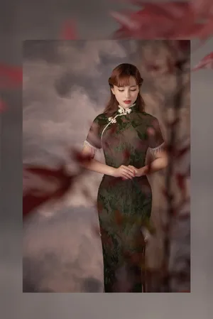 金莎墨绿色旗袍甜美典雅高贵写真图片_4