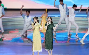 金莎墨绿色旗袍甜美典雅高贵写真图片_5