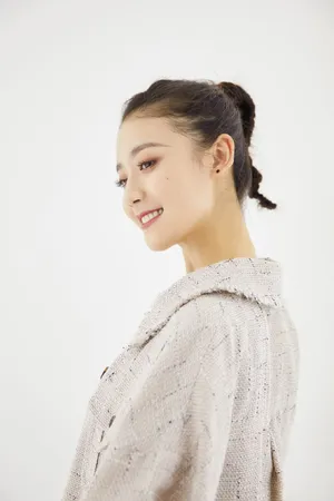 杨祺如俏皮小辫简约风写真图片_2