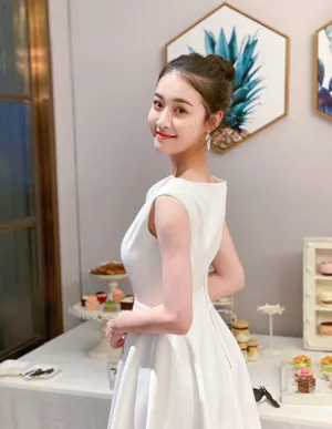 杨祺如素雅白裙优雅写真图片第1张