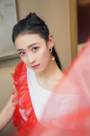 杨祺如红色薄纱优雅时尚写真图片_4