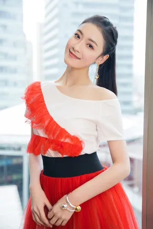杨祺如红色薄纱优雅时尚写真图片_5