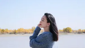 马苏蓝色毛衣靓丽写真图片