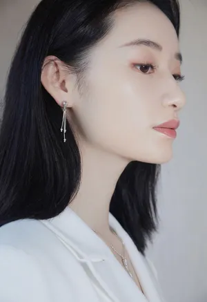 郭晓婷白色西装写真图片