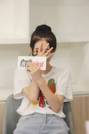 钟丽丽笑容甜美采访活动图片_1