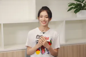 钟丽丽笑容甜美采访活动图片_2