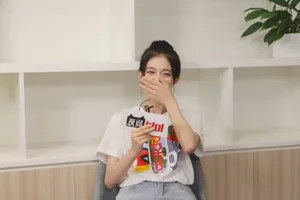 钟丽丽笑容甜美采访活动图片_4