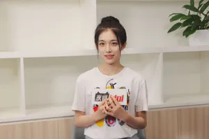 钟丽丽笑容甜美采访活动图片_5