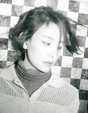 周奇奇慵懒黑白大片写真图片_2
