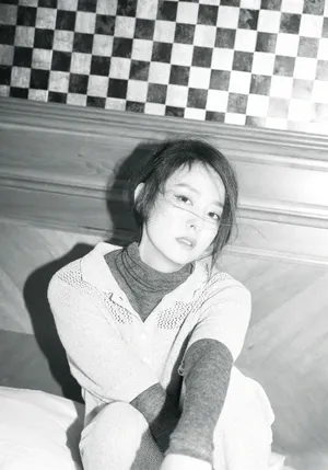 周奇奇慵懒黑白大片写真图片_4
