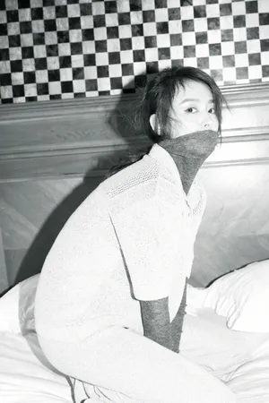 周奇奇慵懒黑白大片写真图片_5