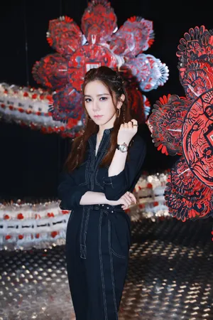 邓紫棋卡地亚活动照性感图片