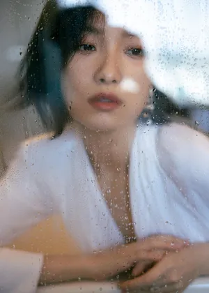 倪妮V领衬衫优雅性感写真图片_11