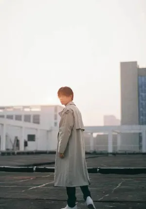 郑好胶片风帅气写真图片_2